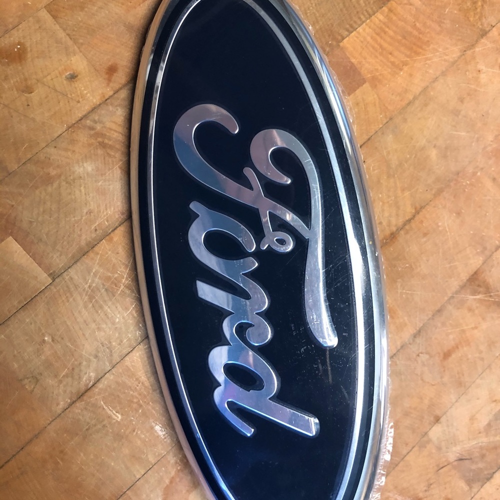 Ford emblem